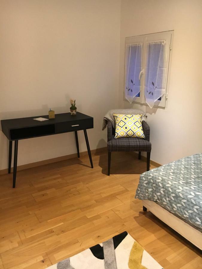 Appartement Independant Chez L'Habitant Bezons Bagian luar foto